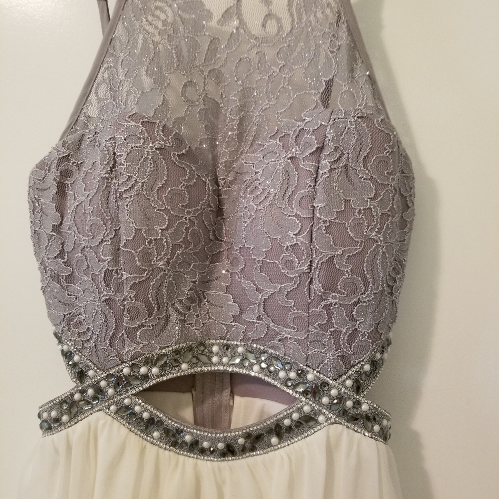 Dress - Picture 5 of 11